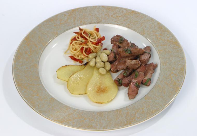 Kalfshart met gestoofde peertjes